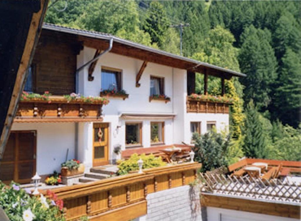 ホテル Haus Kirschner イェルツェンス エクステリア 写真
